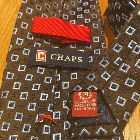 Silk tie by Chaps in dark brown and blue highlights.  In like new condition 3.5” - Picture 4 of 5